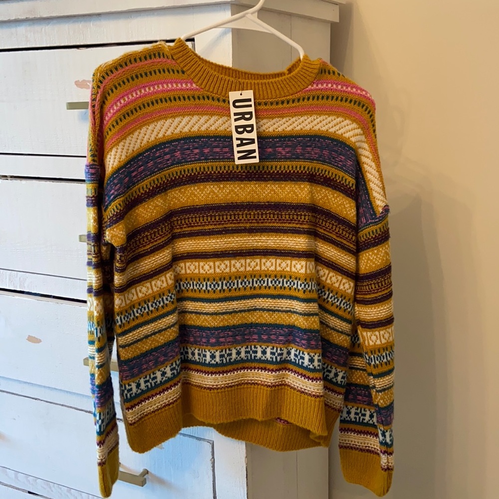 URBAN OUTFITTERS SWEATER